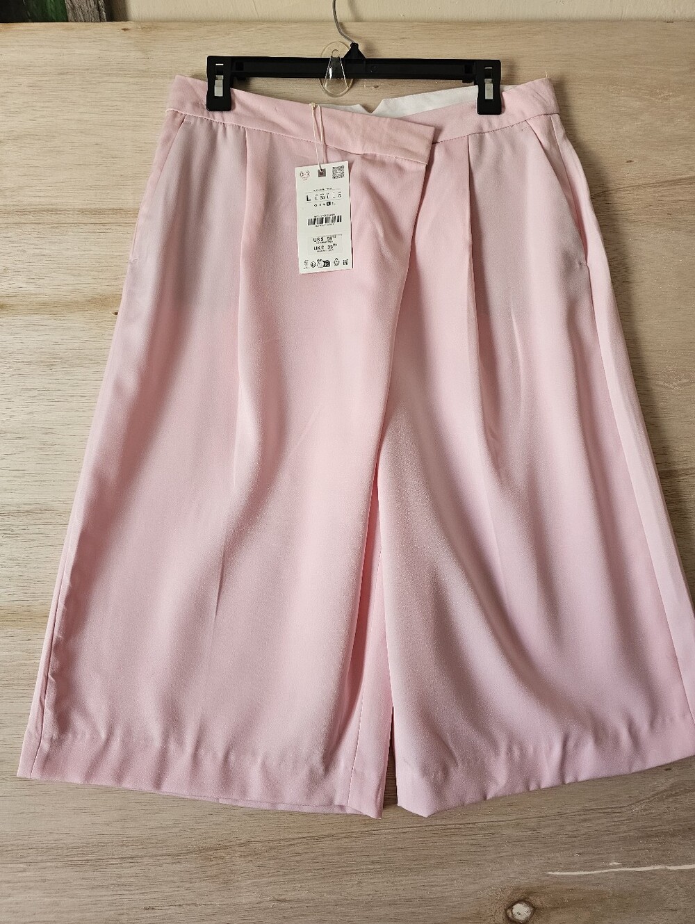 NWT Zara Pink High-Waisted Asymmetric Pleated Bermuda Shorts / Culottes - Size L
